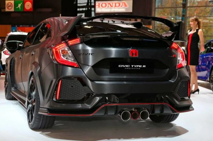 Новый 2018 Honda Civic Type R показали в официальном видео