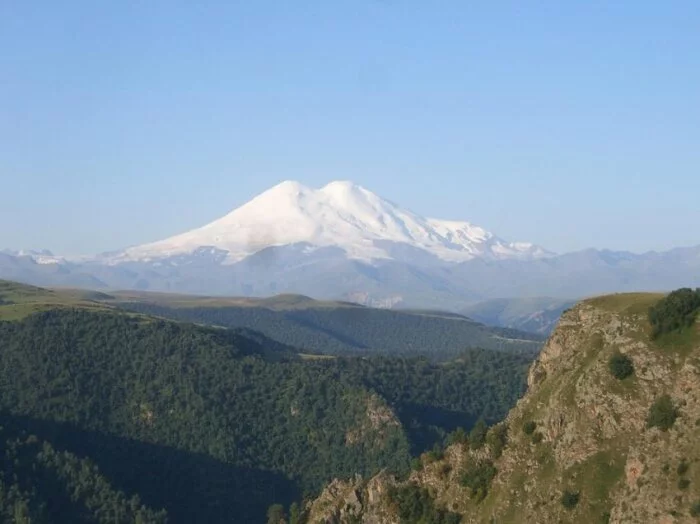 Спасатели нашли на Эльбрусе заблудившегося альпиниста из Мурманска