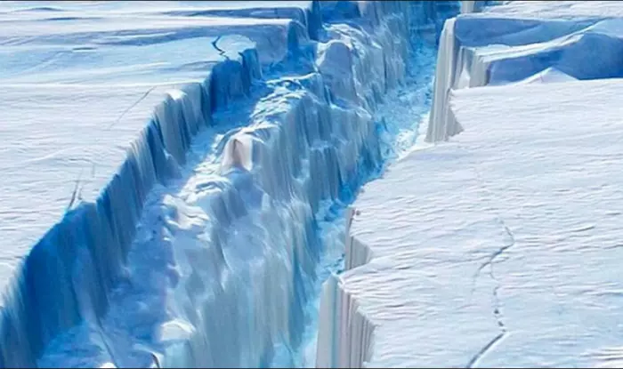 Ученые бьют тревогу в ожидании раскола мега-айсберга