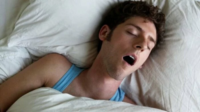 Ученые: Сон с открытым ртом вредит здоровью