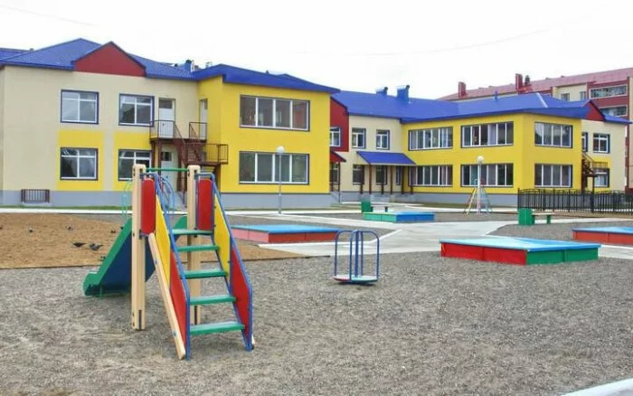 В Астрахани из-за сильного дождя обрушилась крыша в детском саду