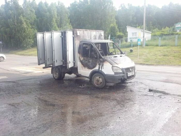 В Башкирии на ходу загорелся грузовой автомобиль