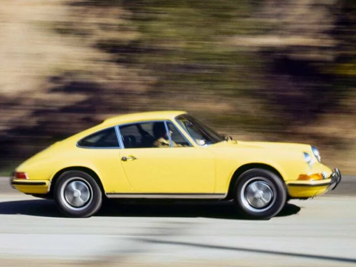 В Калифорнии выставили на продажу желтый Porsche 911 Coupe 1966 года
