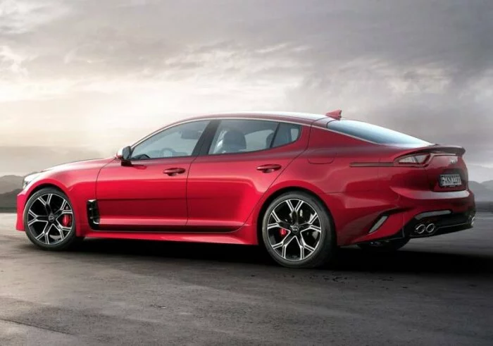 В России продажи автомобиля KIA Stinger начнутся в 2018 году