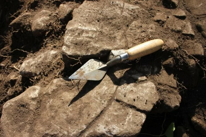 В Великом Новгороде археологи нашли 21 древнюю печать
