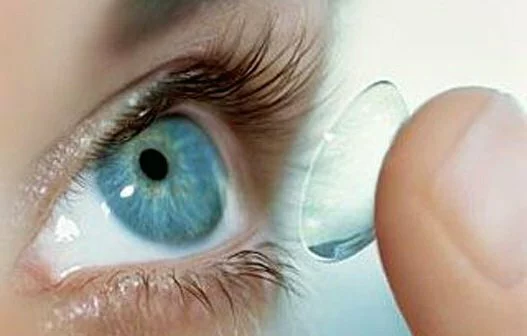 Ученые рассказали об опасности использования контактных линз в детском возрасте