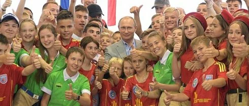 Украина возмутилась поездкой Путина в «Артек»