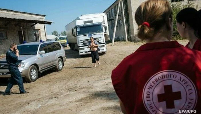 В «ДНР» проехал автомобиль с гуманитарной помощью от Красного Креста