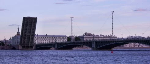 В ночь на 25 июня в Петербурге разведут все мосты через Большую и Малую Неву