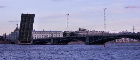 В ночь на 28 июня в Петербурге разведут все мосты через Неву, кроме Тучкова и Биржевого