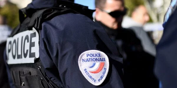 В Париже изнасиловали сотрудницу полиции