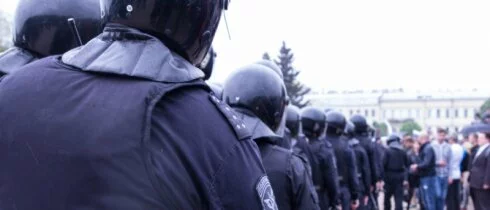 В Петербурге на митинге 12 июня сотрудника Росгвардии ударили ножом в спину
