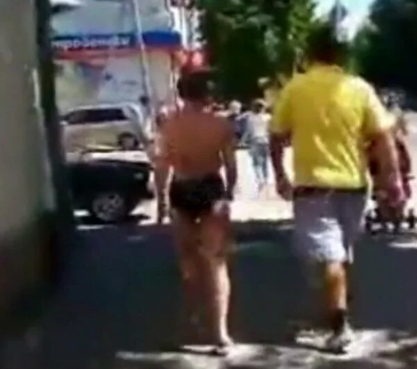 В Сети появилось видео прогулки голой женщины по центру Новочеркасска