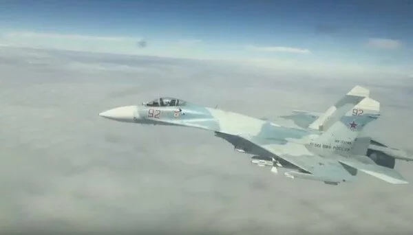 Видео перехвата американских самолетов российским Су-27 появилось в Сети