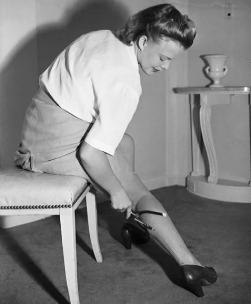 Вот как появилась мода на бритые женские ножки. Оказалось, причина во Второй мировой!