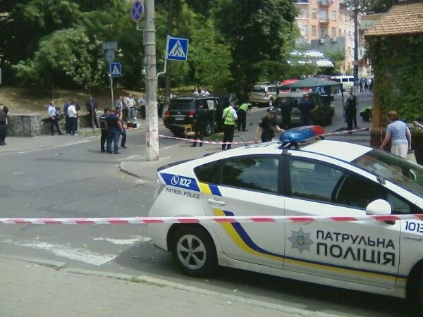 Взрыв авто в Киеве удалось зафиксировать на видео
