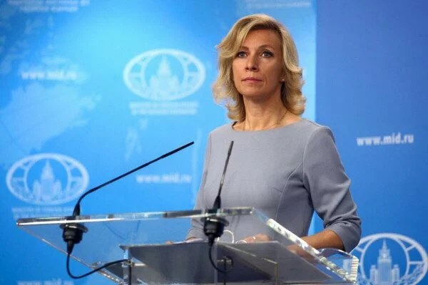 Захарова заявила о подготовке ответа на высылку дипломатов РФ из США