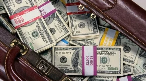 Биржа: евро заметно упал в цене, доллар подорожал