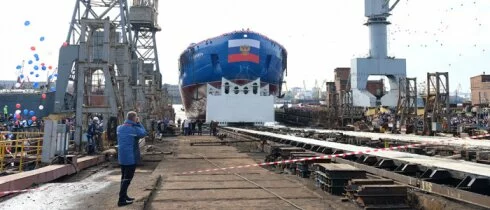 Мощнейший атомный ледокол мира «Сибирь» спустили на воду в Петербурге