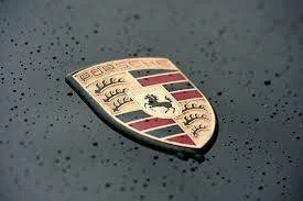 Porsche вывел на тестирование новый Macan в кузове Cayenne