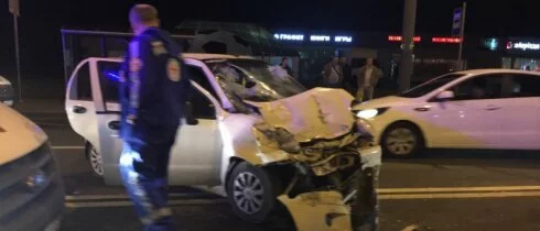 Пьяный водитель иномарки устроил массовое ДТП на проспекте Ветеранов: пострадал маленький ребенок