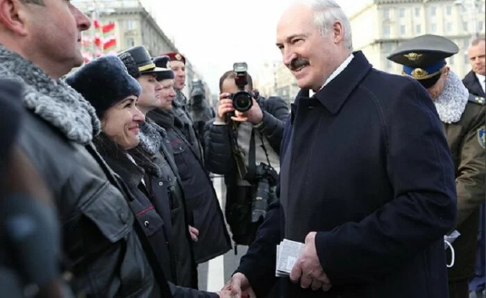 Обеспокоенный Лукашенко призвал нагнуть тунеядцев