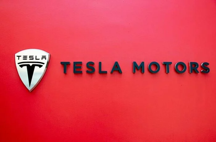 Tesla требует производителям беспилотных авто большего числа гарантий
