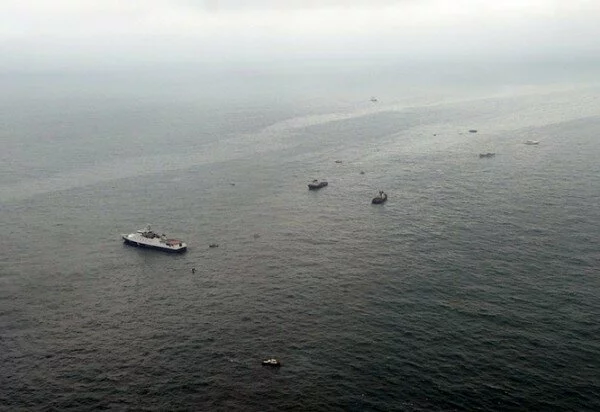 В Китае затонуло судно с 10 рыбаками