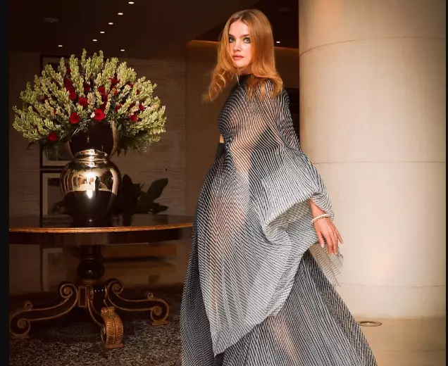 Водянова сразила поклонников сексуальным снимком в полупрозрачном платье