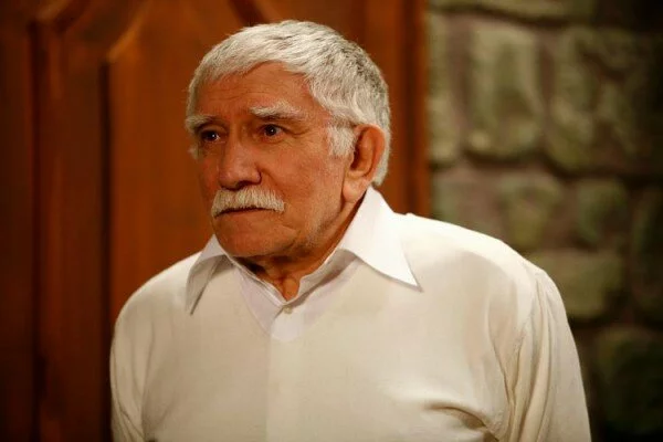 82-летний Армен Джигарханян ночует в своём кабинете от безысходности