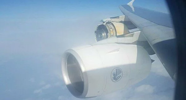 Airbus A380 потерял двигатель во время полёта, пассажиров эвакуировали