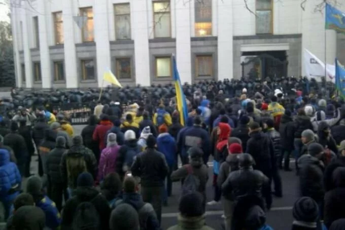 Аваков опровергает конфликт с Порошенко из-за протеста под Радой