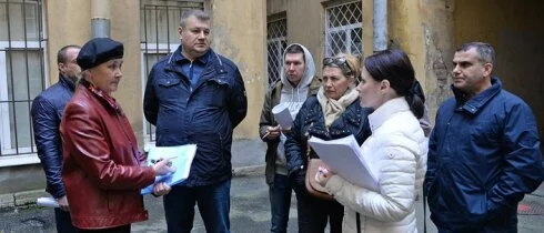 Чиновники провели «коммунальный рейд» по обращениям жителей Петроградского района