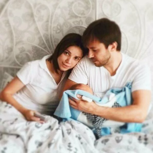 Иван Жидков опубликовал первое фото новорожденного сына