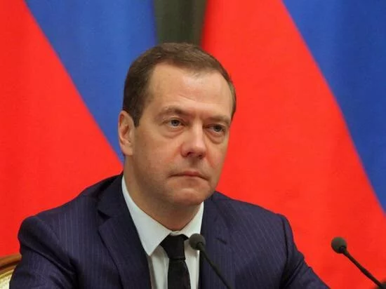 Медведев потребовал от губернаторов лично контролировать ввод жилья