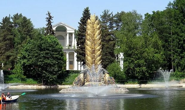 Московские власти потратят 3,3 млрд рублей на реставрацию фонтанов на ВДНХ
