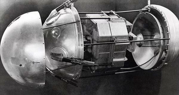 Начало космической эры: 4 октября 1957 года в СССР произведен успешный запуск первого в мире искусственного спутника Земли