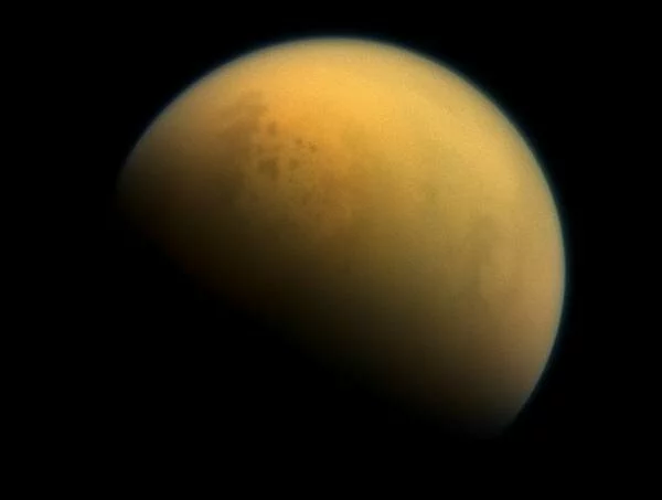 NASA: На Титане обнаружено ядовитое ледяное облако из цианида и бензола