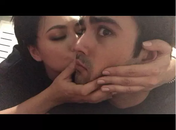 Настасья Самбурская опубликовала видео трогательного поцелуя с мужем