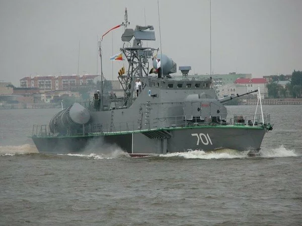 Неизвестные угнали два военных катера из Балтийска в Калининградской области