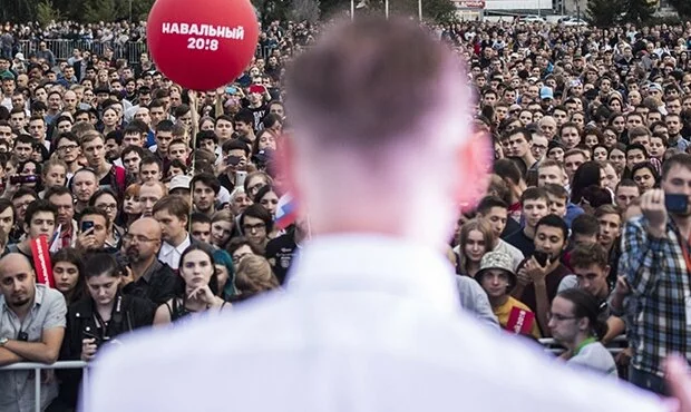 Полиция задерживает координаторов штабов Алексея Навального за призывы к участию в митингах