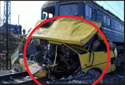 Появились фото с места ДТП с поездом и автобусом под Владимиром, где погибли 19 человек