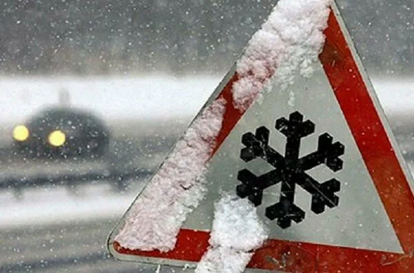 Снегопад спровоцировал более 300 дорожных аварий в Свердловской области