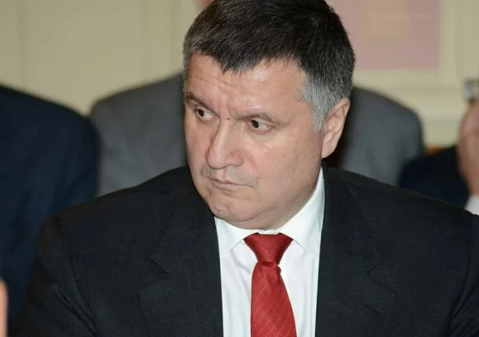 Аваков обвинил экс-депутата от ПР Олейника в финансировании палаток у Верховной рады