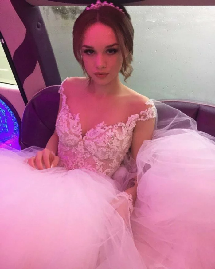 Диана Шурыгина попросила хэйтеров не смотреть ее свадебные фотоснимки