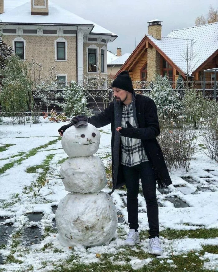 Дима Билан похвастался первым снеговиком в 2017 году