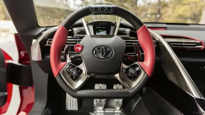 Фотошпионы выложили в интернет снимки новой Toyota Supra - 2018