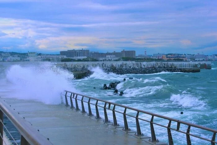 Мощный тайфун «Лан» приближается к берегам Японии