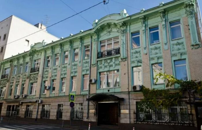 Москвичка разгромила посольство Азербайджана