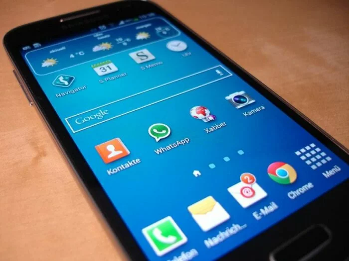Первый смартфон Samsung со сгибающимся дисплеем выйдет тиражом 100 000 единиц только в Корее